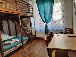 Lorf Hostel&Apartments