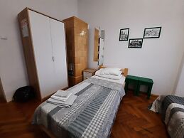 Lorf Hostel&Apartments