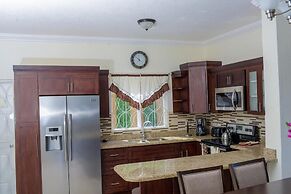 Tropical Luxury Dreams