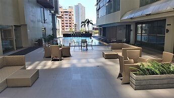 Cozy Pad in Heart of Makati HiSpeed WiFi