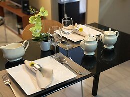 Cozy Pad in Heart of Makati HiSpeed WiFi