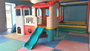 Cozy Pad in Heart of Makati HiSpeed WiFi