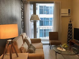 Cozy Pad in Heart of Makati HiSpeed WiFi