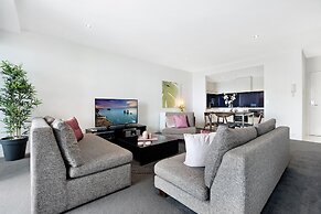 Circle on Cavill - Private Apartments