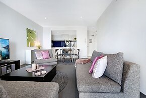 Circle on Cavill - Private Apartments