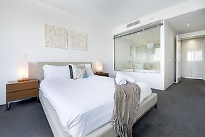 Circle on Cavill - Private Apartments