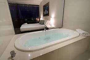 Circle on Cavill - Private Apartments