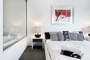 Circle on Cavill - Private Apartments