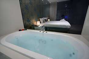 Circle on Cavill - Private Apartments