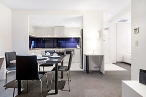 Circle on Cavill - Private Apartments