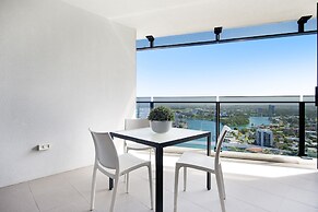 Circle on Cavill - Private Apartments