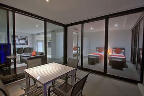 Circle on Cavill - Private Apartments