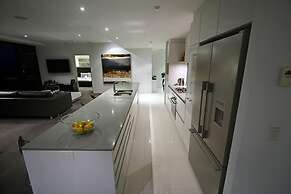 Circle on Cavill - Private Apartments