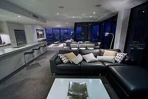 Circle on Cavill - Private Apartments