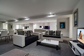 Circle on Cavill - Private Apartments