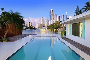 Sunrise Executive 5 Bedroom Home