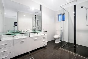 Sunrise Executive 5 Bedroom Home
