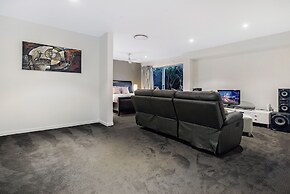 Sunrise Executive 5 Bedroom Home