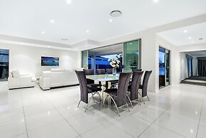 Sunrise Executive 5 Bedroom Home