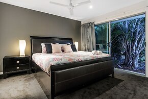 Sunrise Executive 5 Bedroom Home