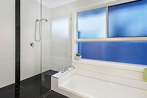 Sunrise Executive 5 Bedroom Home