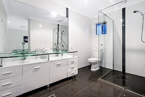 Amalfi Executive 5 Bedroom Home