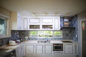 Private Family Homestay - Farm Square