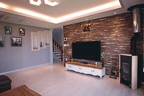 Private Family Homestay - Farm Square