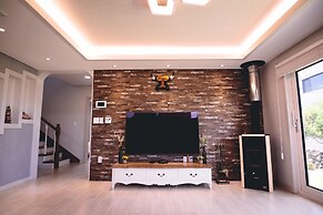 Private Family Homestay - Farm Square