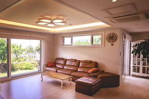 Private Family Homestay - Farm Square