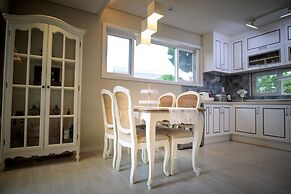 Private Family Homestay - Farm Square