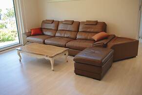 Private Family Homestay - Farm Square