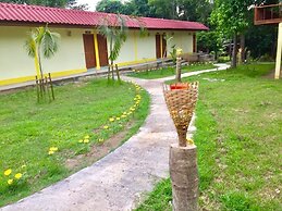 The Creek Garden Resort Huainamrin