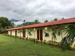 The Creek Garden Resort Huainamrin