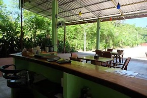 Khaosok Bamboo Huts Resort