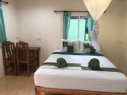 Khaosok Bamboo Huts Resort