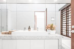 Your Luxury Escape - On The Bay