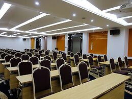 Holiday Villa Hotel & Residence