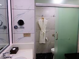 Holiday Villa Hotel & Residence