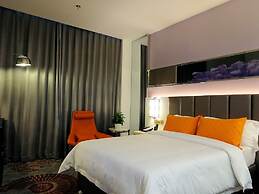 Holiday Villa Hotel & Residence