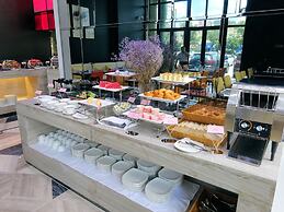 Holiday Villa Hotel & Residence