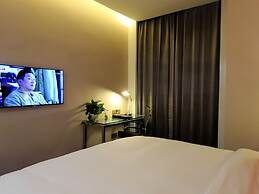 Holiday Villa Hotel & Residence