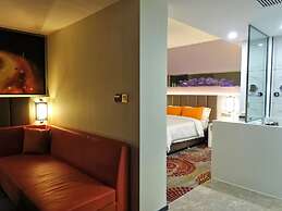 Holiday Villa Hotel & Residence