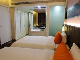 Holiday Villa Hotel & Residence