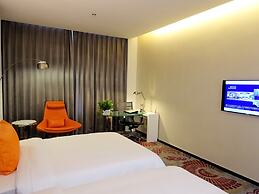 Holiday Villa Hotel & Residence