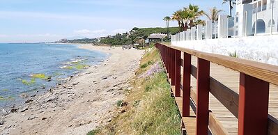 Exquisite Calahonda Beach Studio