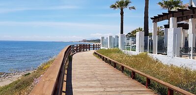 Exquisite Calahonda Beach Studio