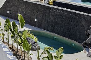 Theano Cave Suites & Villas