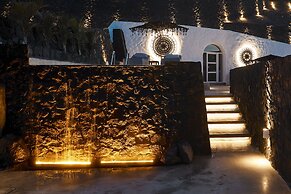 Theano Cave Suites & Villas