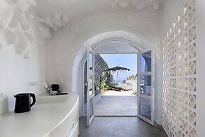 Theano Cave Suites & Villas